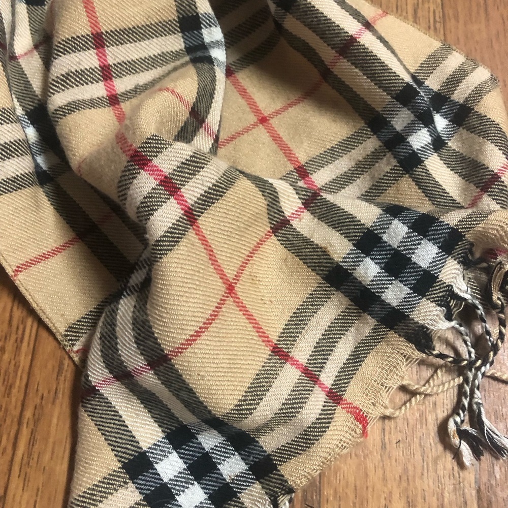 Burberry
Lightweight Giant Check Wool & Silk Scarf - Picture 6 of 8